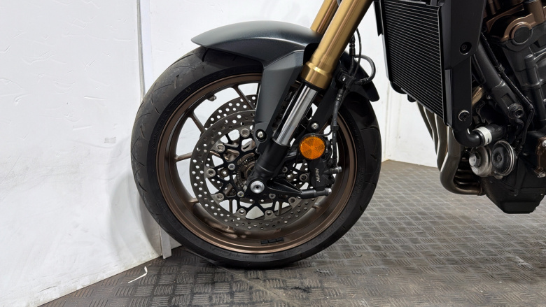 24MY Honda CB650R E-Clutch